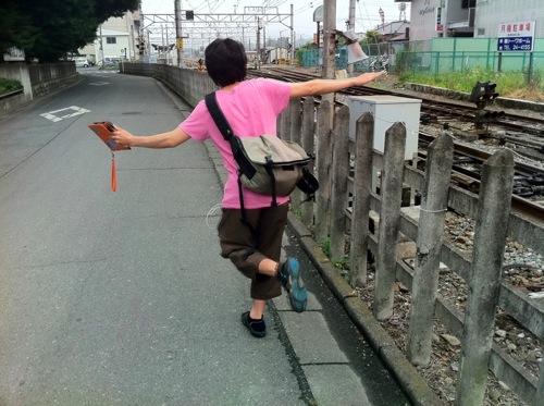 めんまちゃんが塀の上を歩くシーンを再現