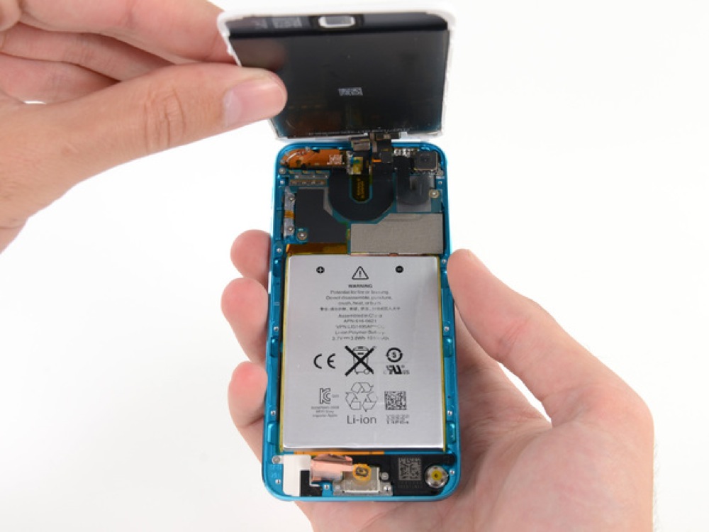 iPod touch 5の中身はこんな感じ。