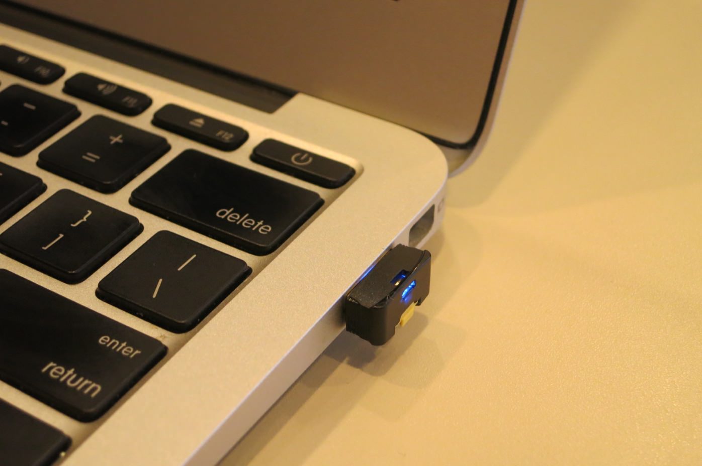 microSDカードリーダー BSCRMSDCBKとMacBook Air