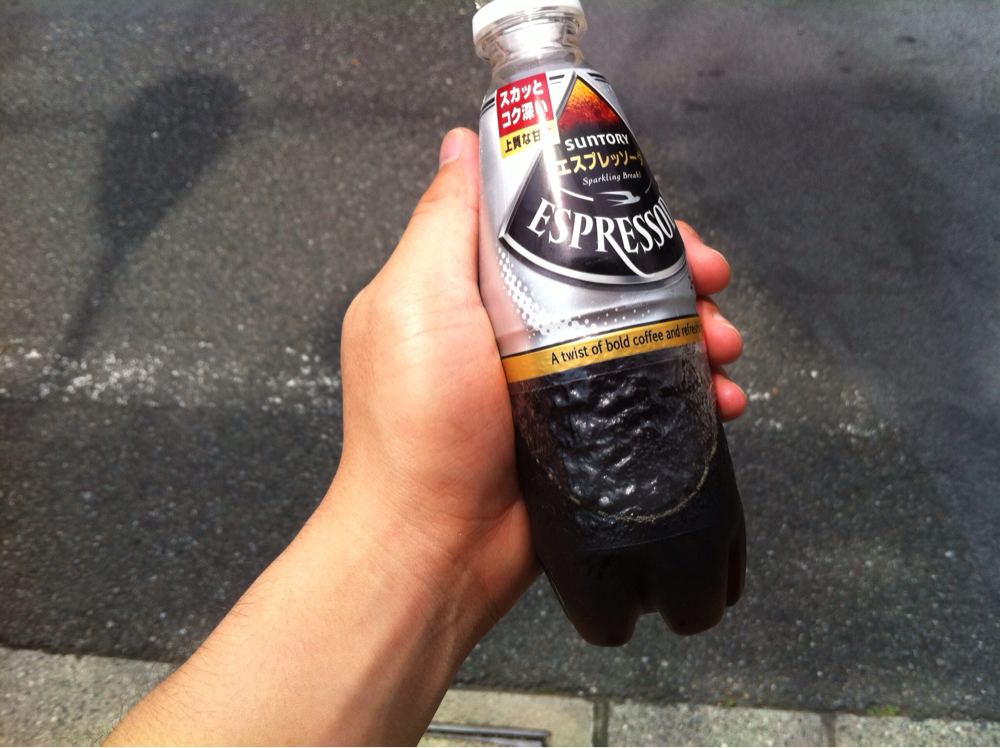 コーヒーとソーダが溶け合った飲み物