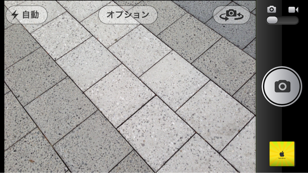 iPhoneのカメラを横にしてオプションをタップ