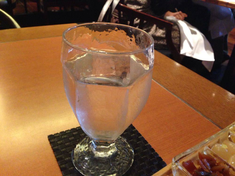 水のグラス