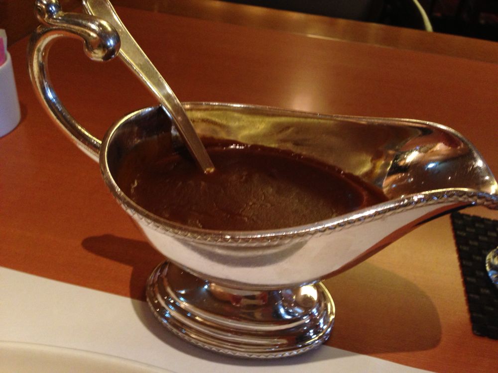 インド的な器にカレーがはいっておる!