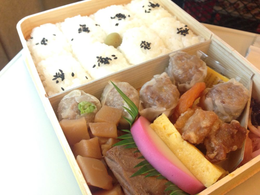 別の角度からのシウマイ弁当