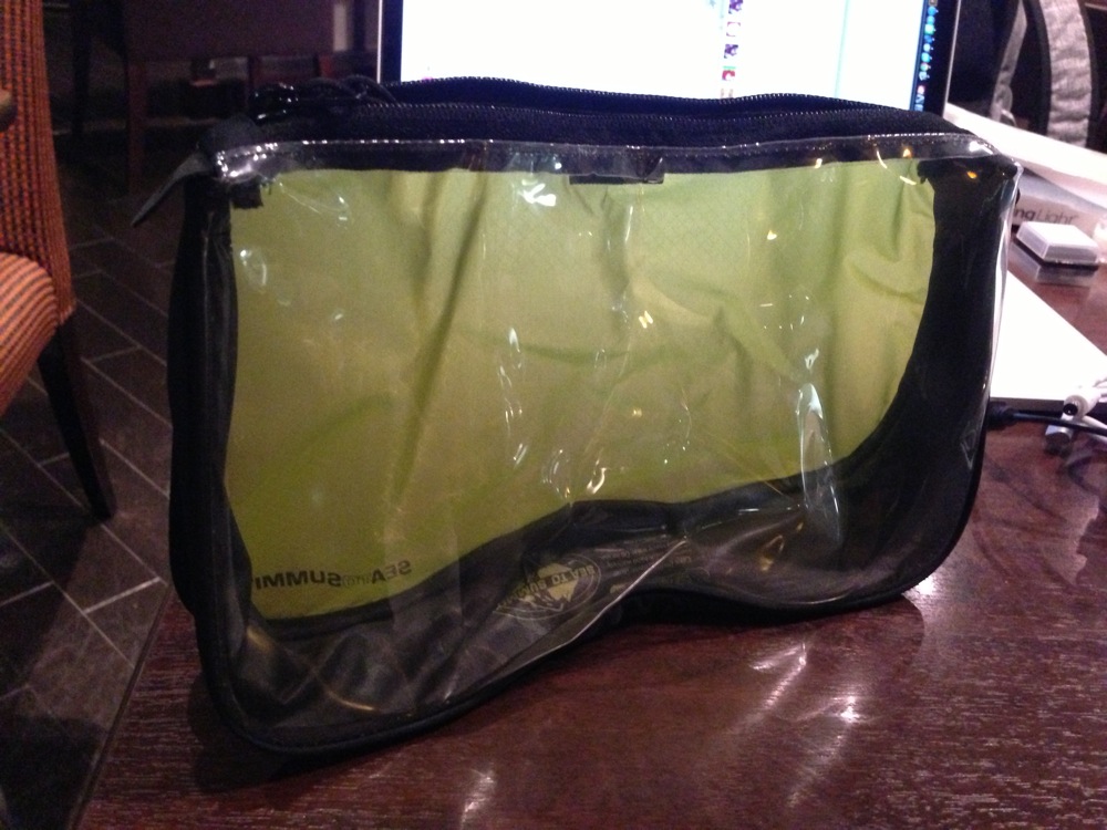 Travelling light see pouch 04