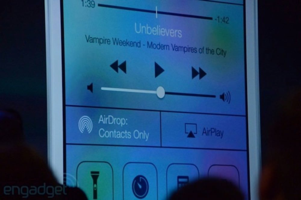 iOS 7はAirDrop対応