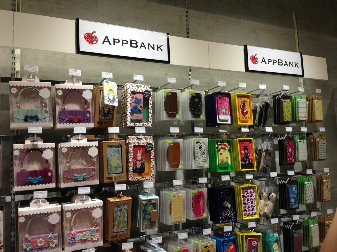 AppBank Store 新宿のケースラインナップ