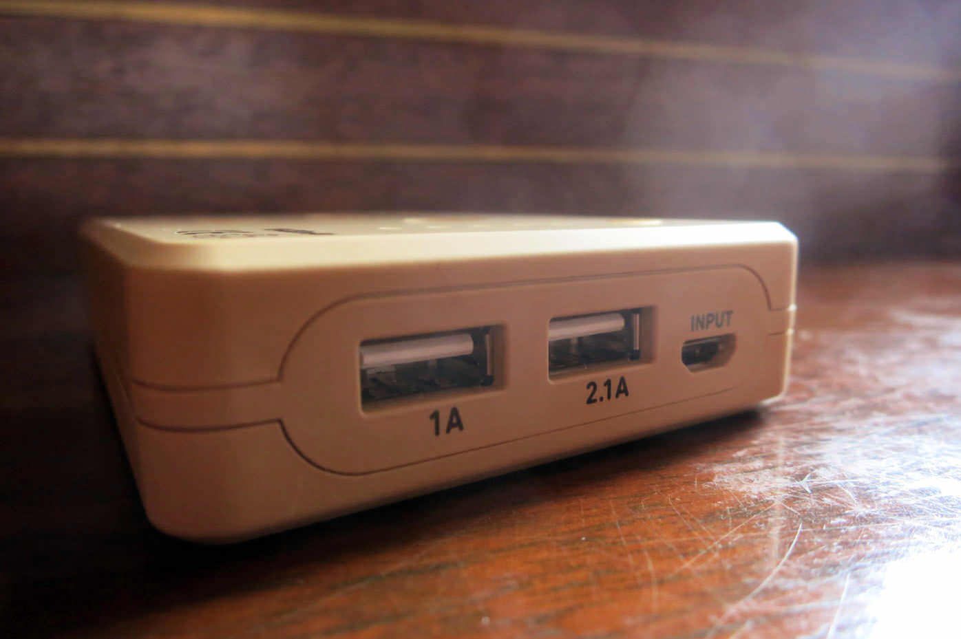ダンボーのモバイルバッテリーの充電口