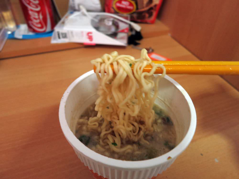 Cup noodles in philippine 06