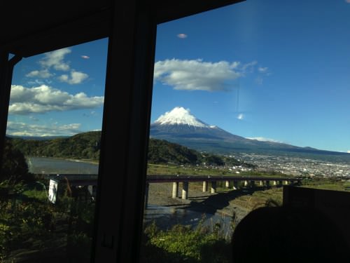 うお!富士山が凄く綺麗に見える!