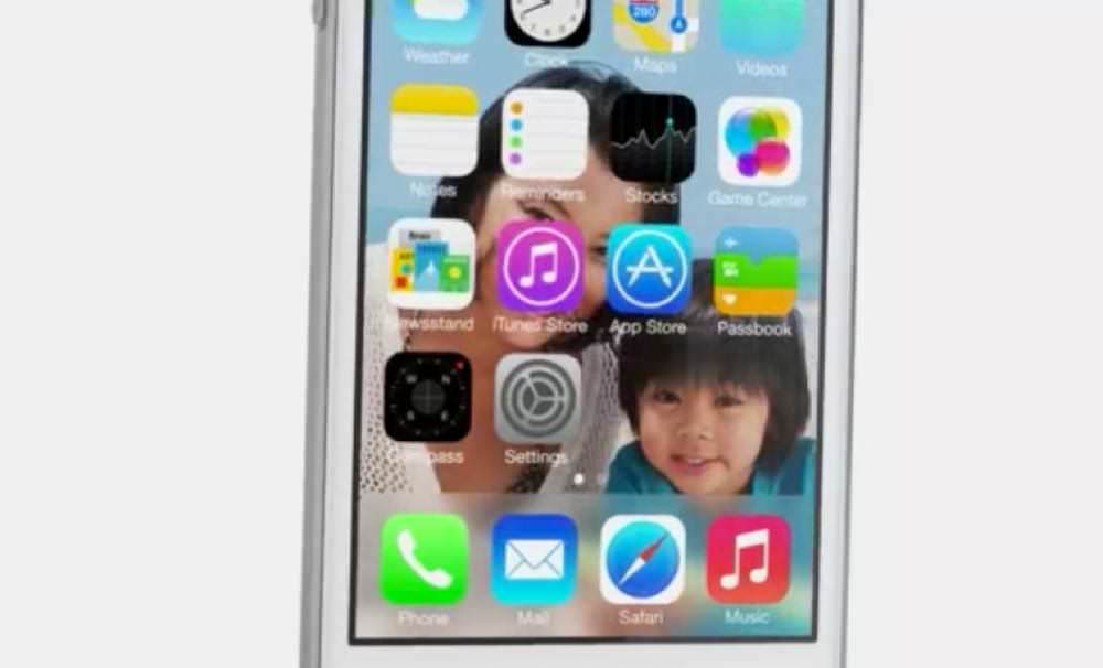 iOS 7は背景に動画を当てられる