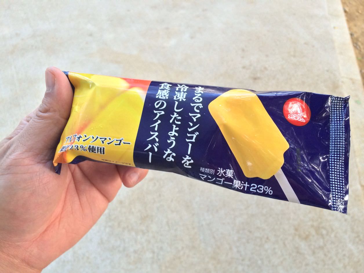 まるでマンゴーを冷凍したような食感のアイスバー