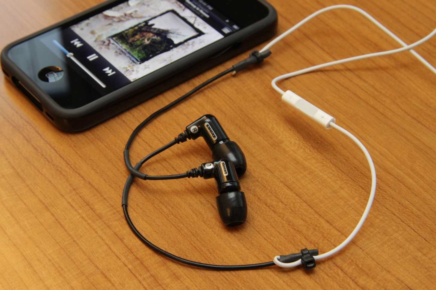iPhoneのミュージックアプリで早送り・巻き戻しする。