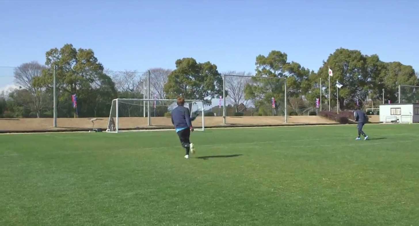 急激に曲がるサッカーボール
