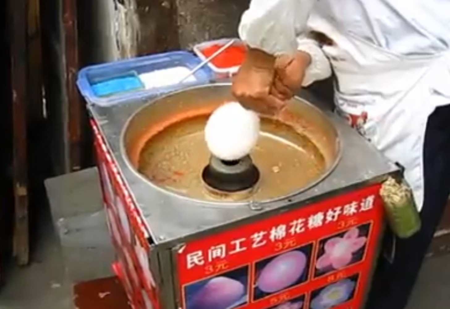 上でわたあめをつくる