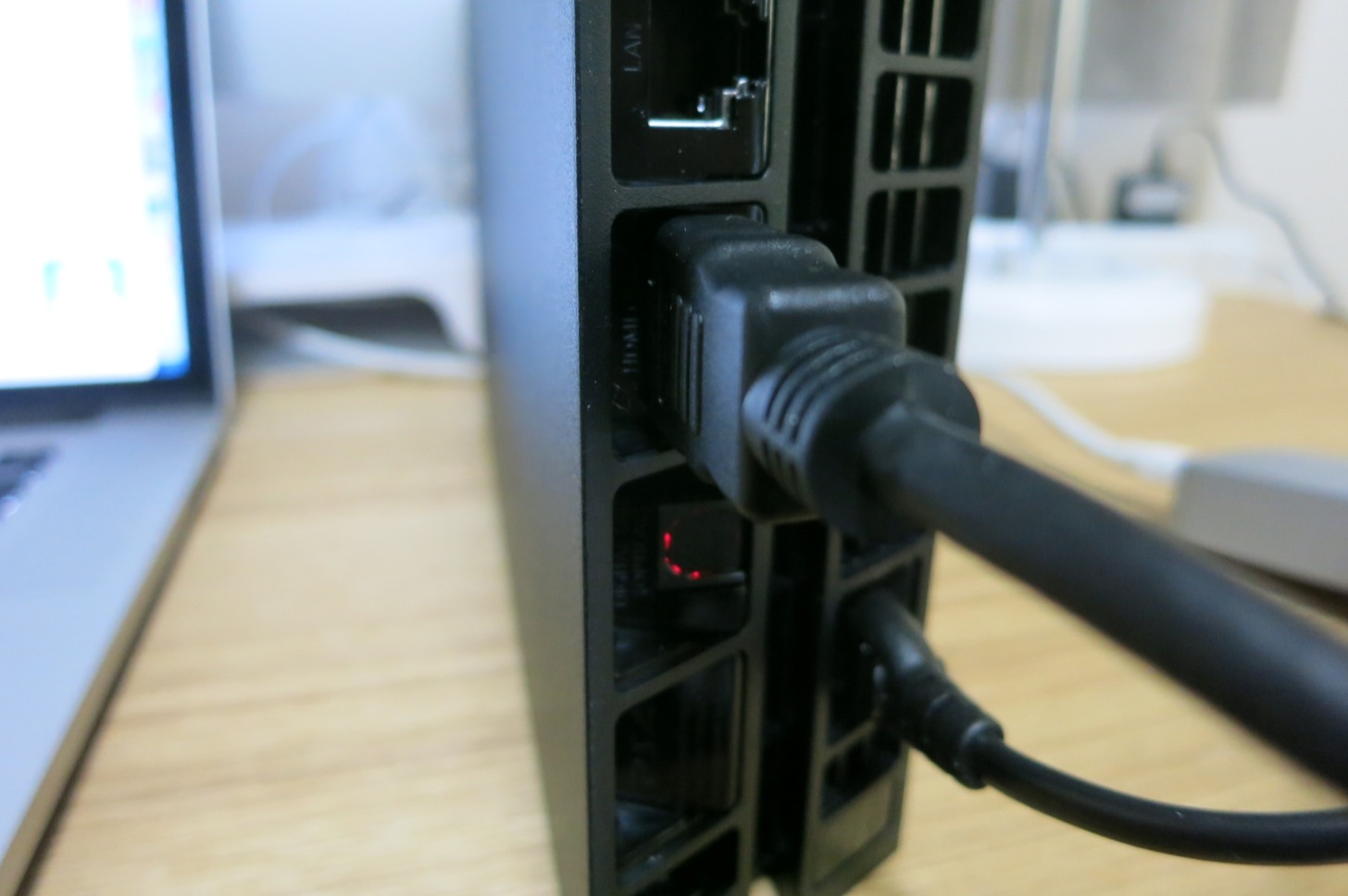 PS4にHDMI端子を接続