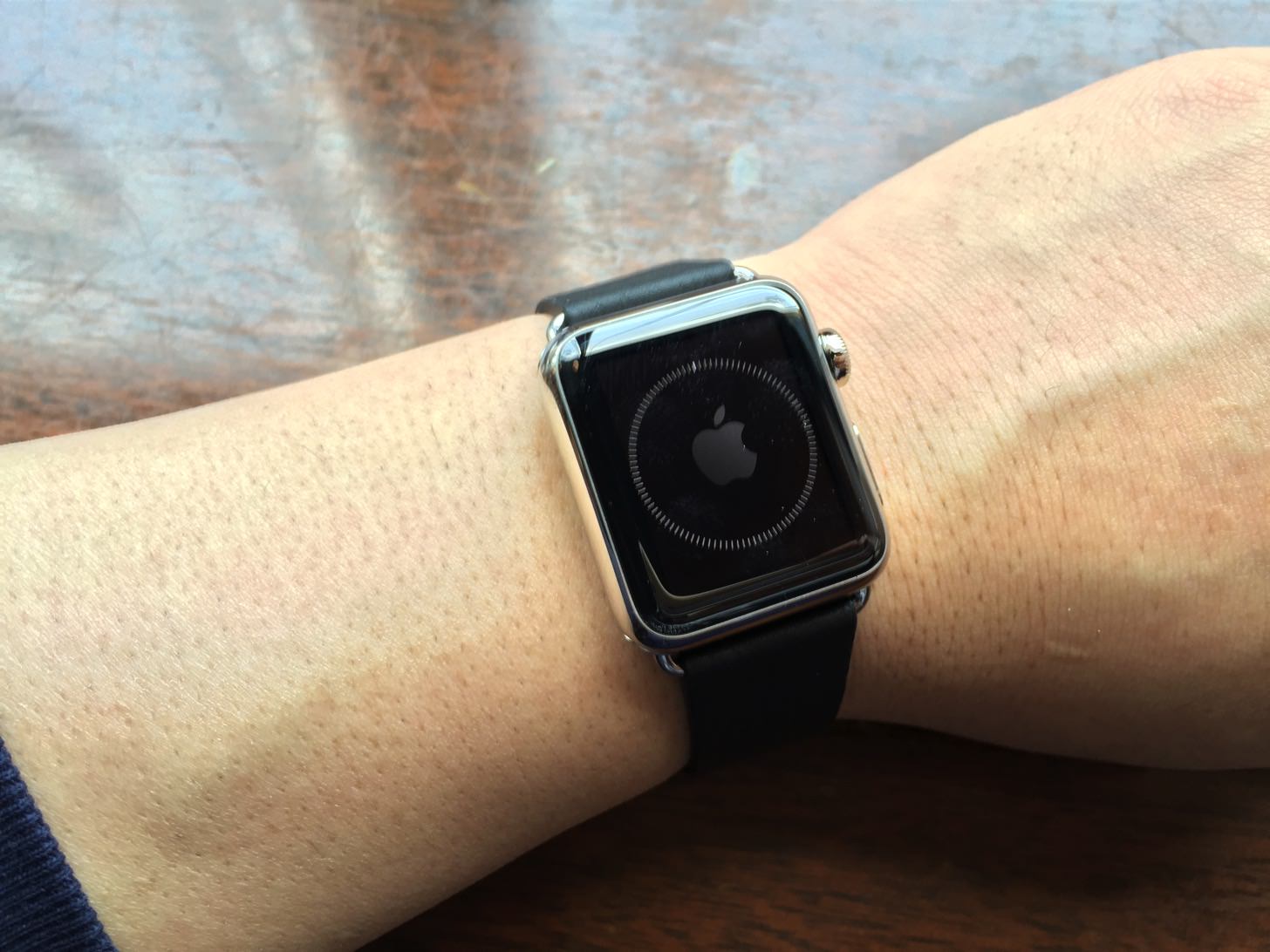 iPhoneとApple Watchが同期中。