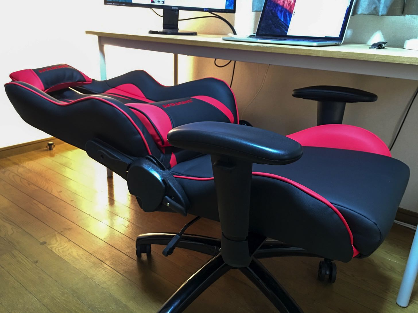 寝られるゲーミングチェア「AKRacing NITRO」