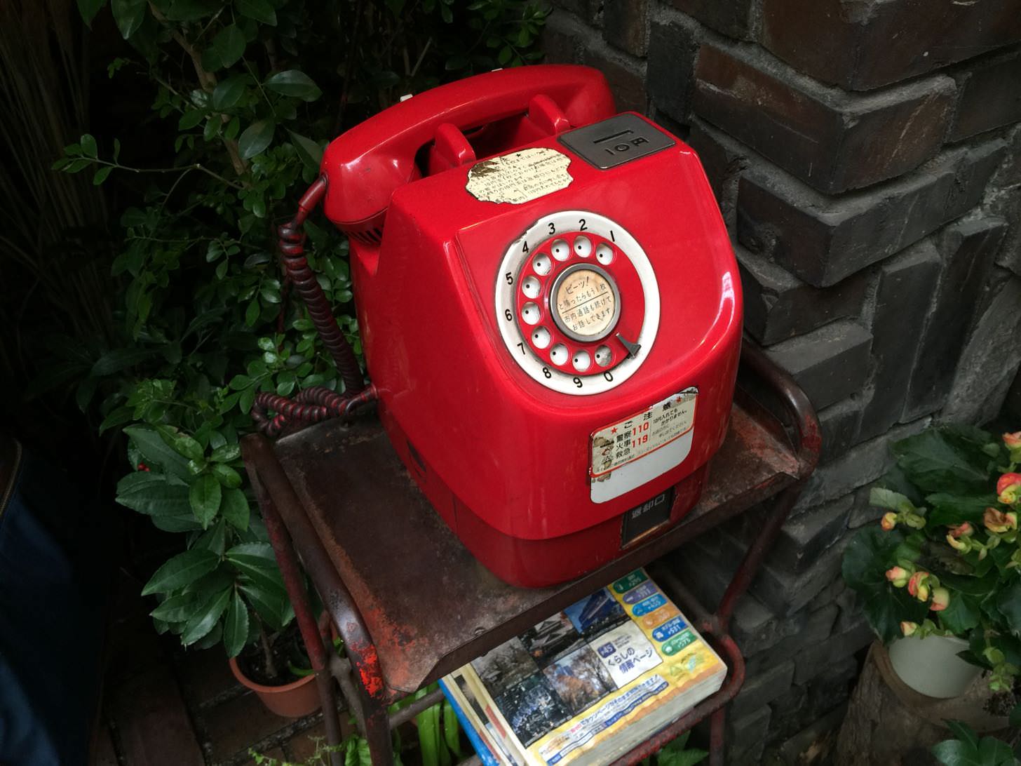 さぼうるの赤電話
