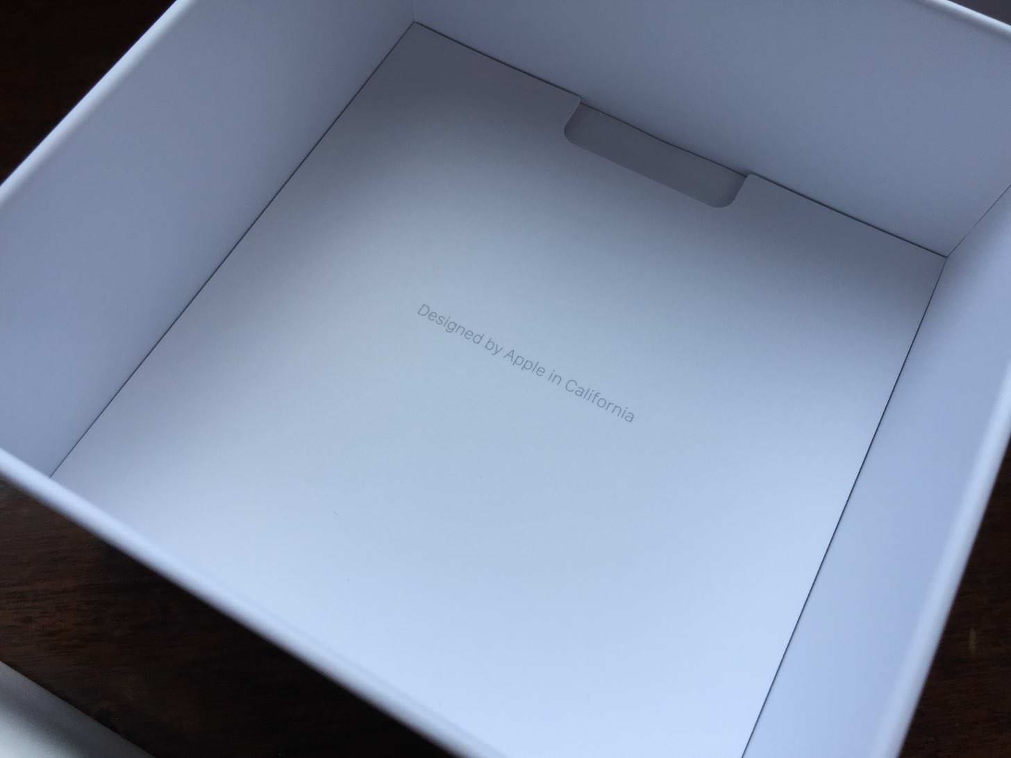 デザインド バイ アップル イン カリフォルニア