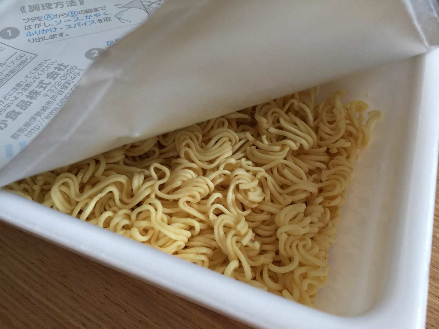 ペヤング焼きそばの麺