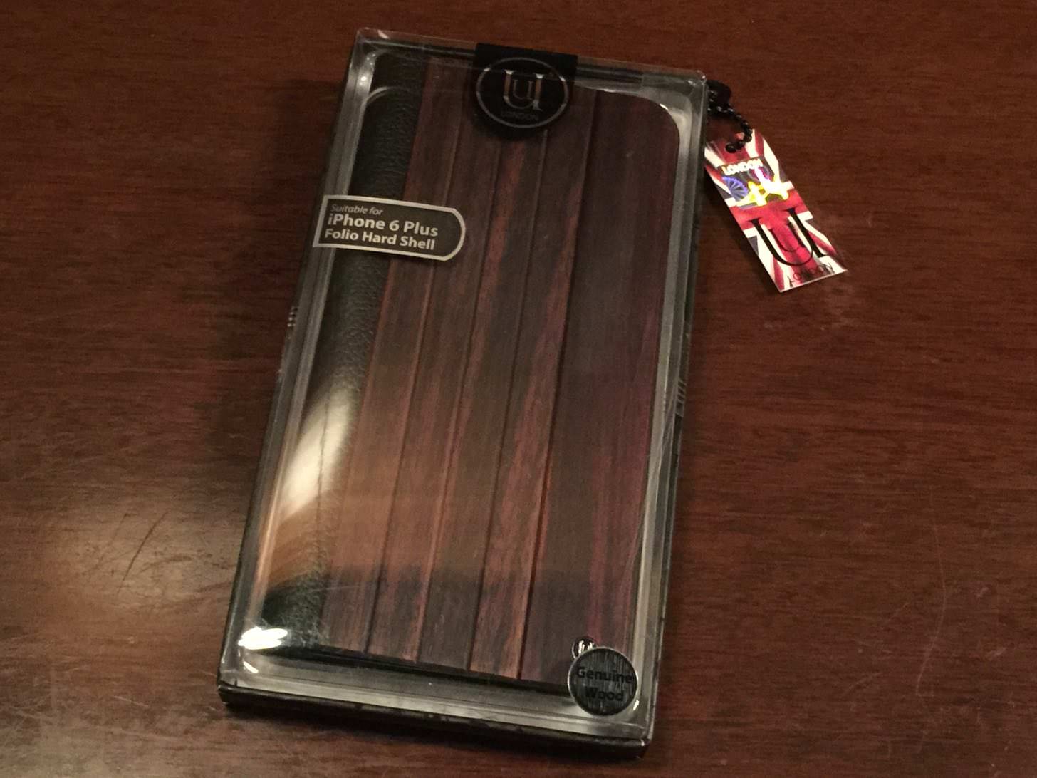 UUNIQUE Wooden Case with Panel Designのパッケージ