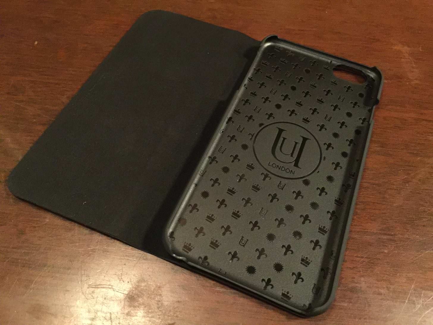 UUNIQUE Wooden Case with Panel Designの中身。