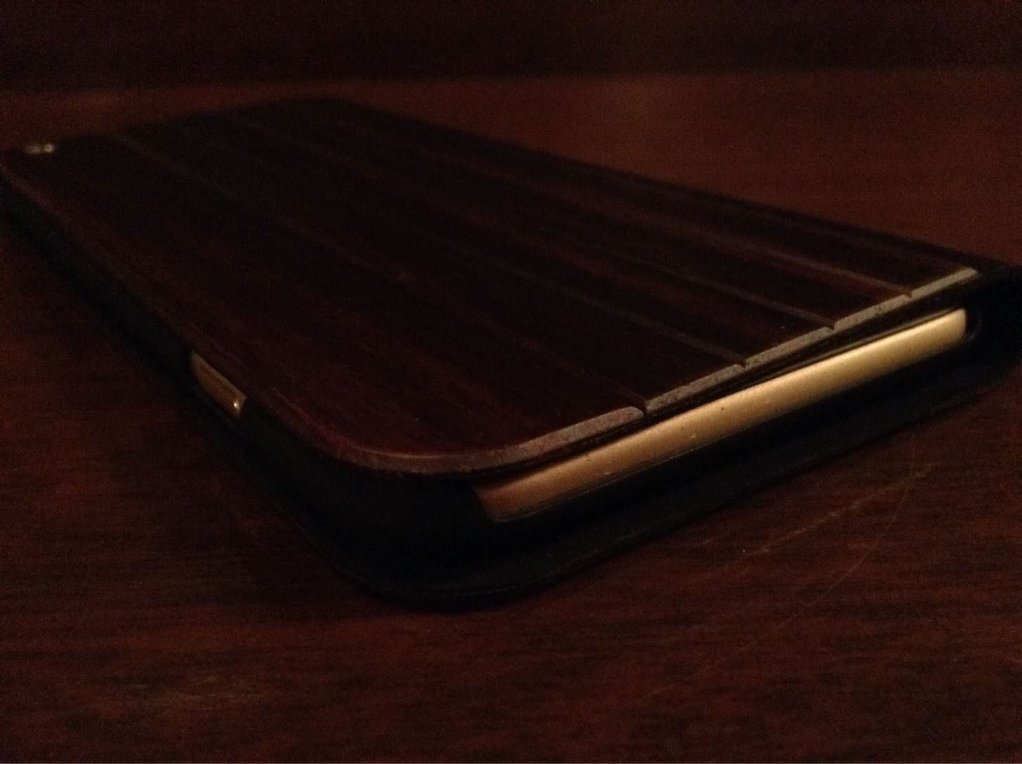 UUNIQUE Wooden Case with Panel Designを上側から。