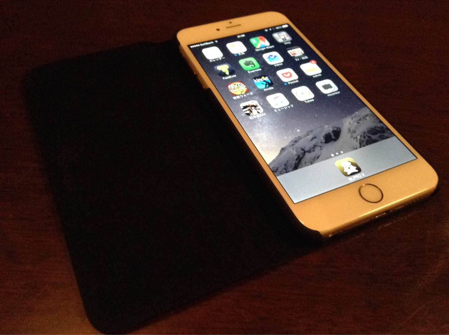 UUNIQUE Wooden Case with Panel Designを開いてみる。