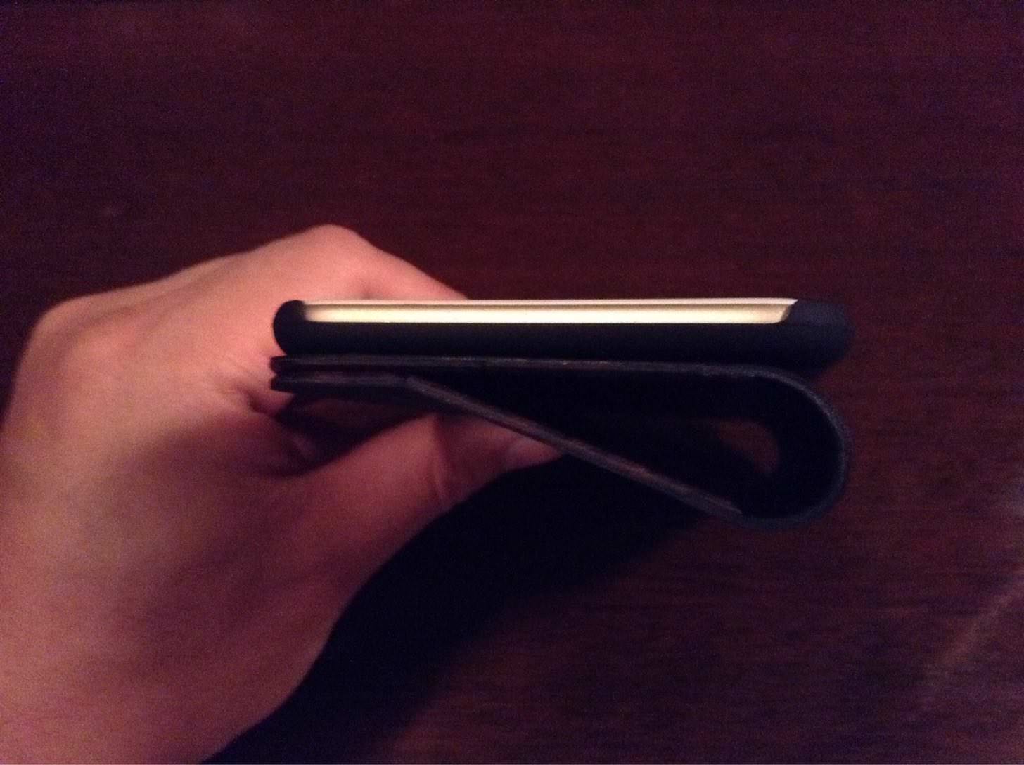 UUNIQUE Wooden Case with Panel Designを掴む。