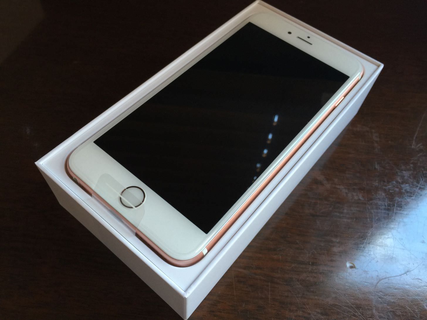iPhone 6s Plus ローズゴールド 64GBを開封！