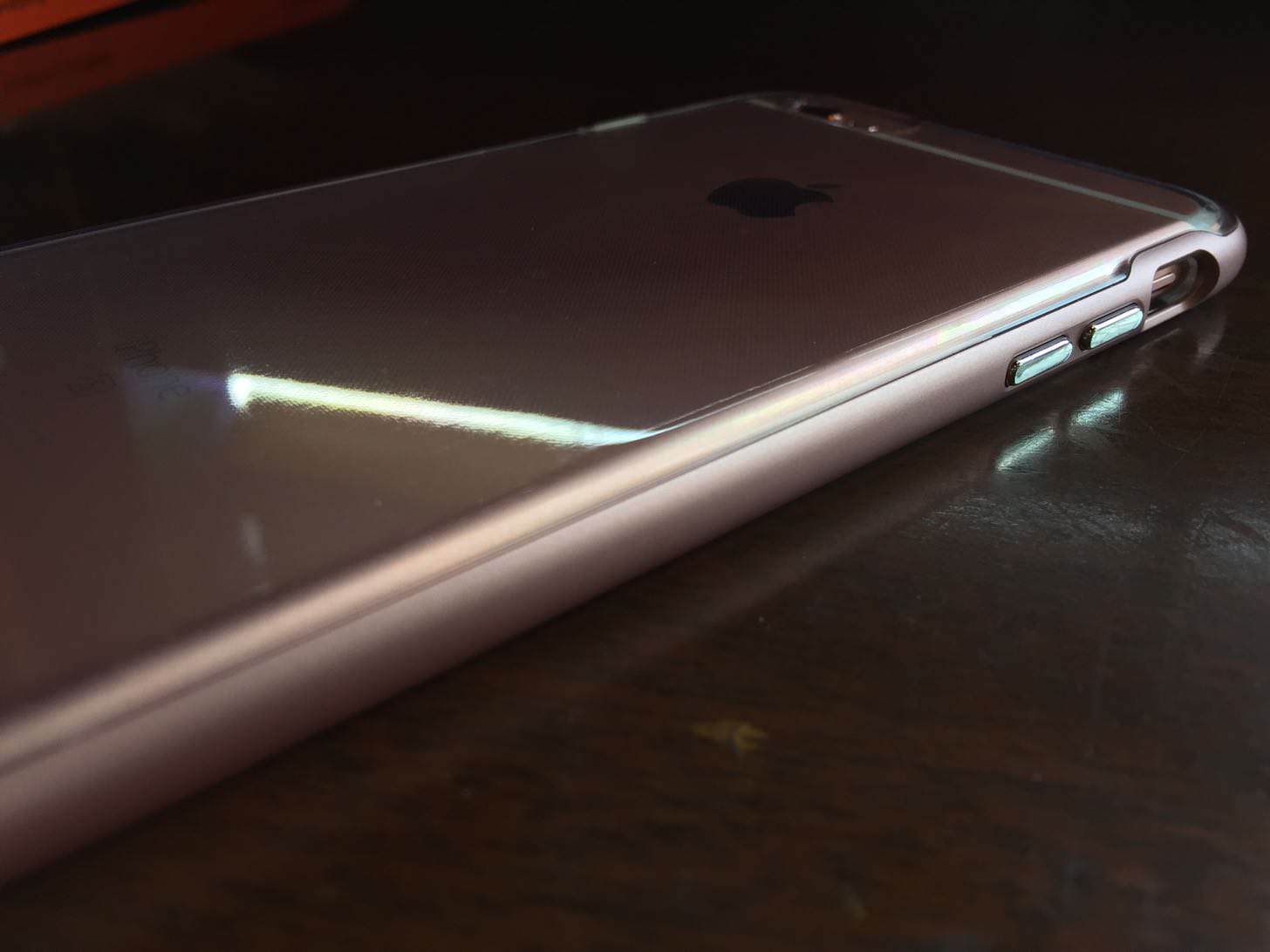 spigen NEO HYBLID EXの右サイド
