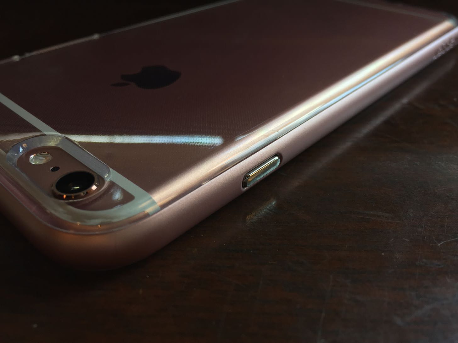 spigen NEO HYBLID EXの左サイド