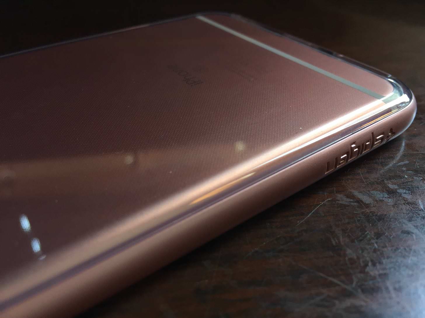 spigen NEO HYBLID EXの左下サイド