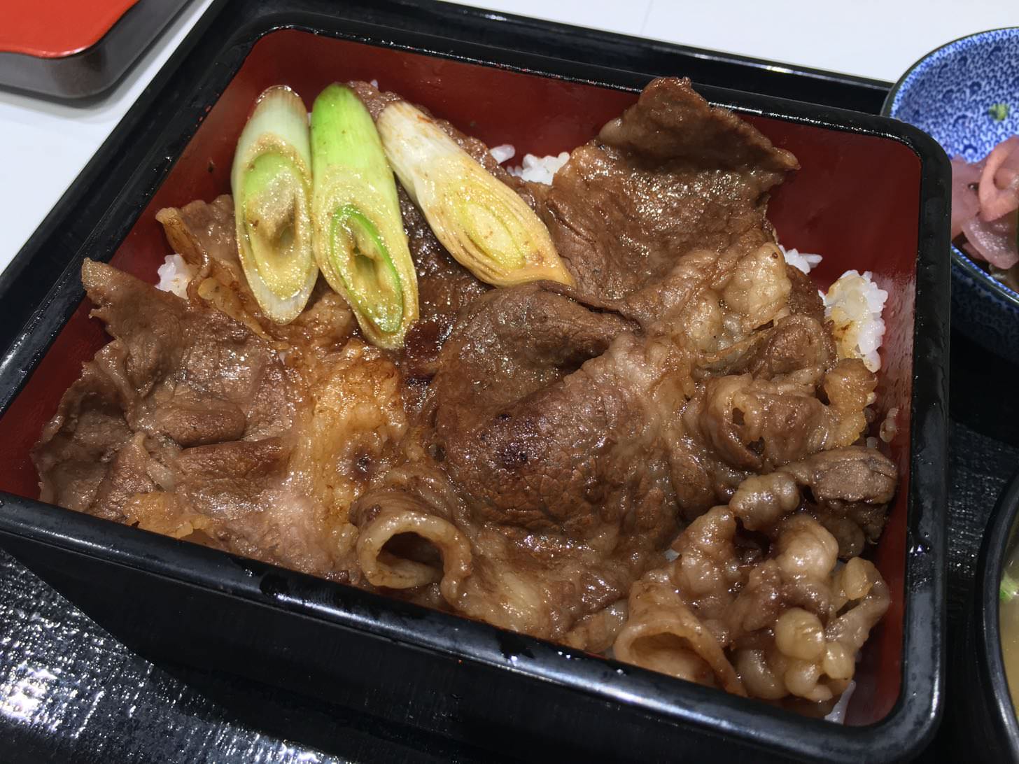 吉野家の牛重をオープン。