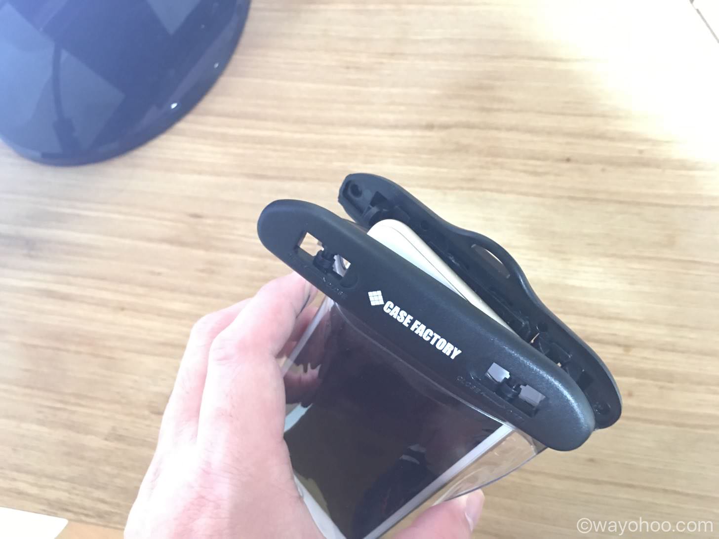 CASE FACTORY 防水ケース AQUA MARINA にiPhone6Plusを入れる。