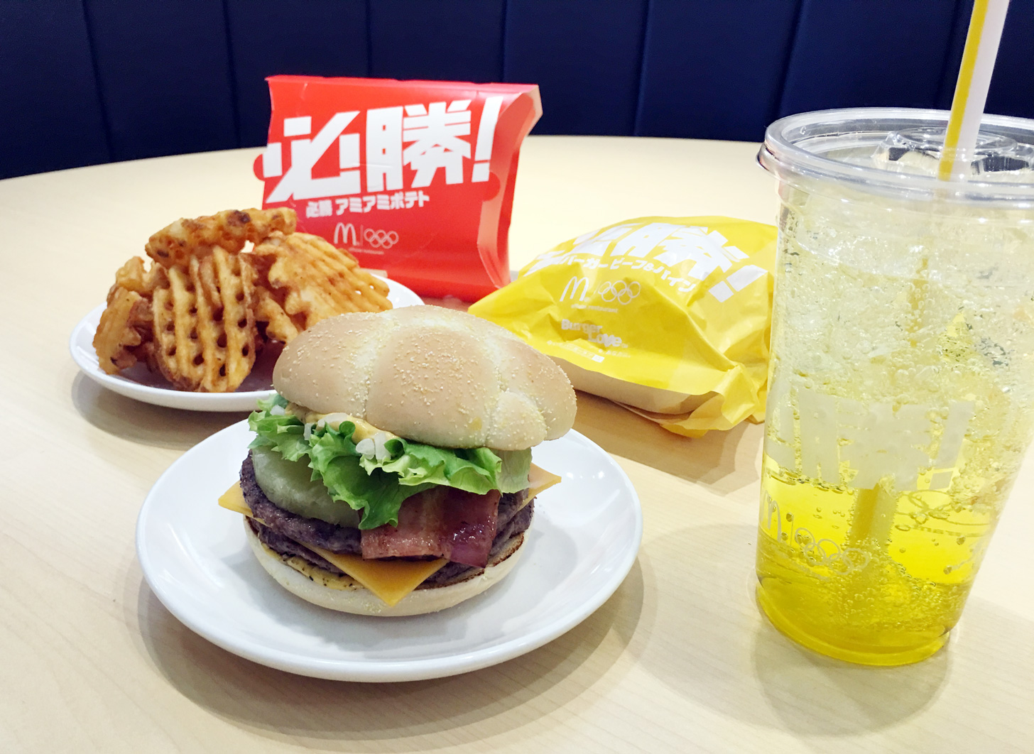必勝バーガー ビーフ＆パイン