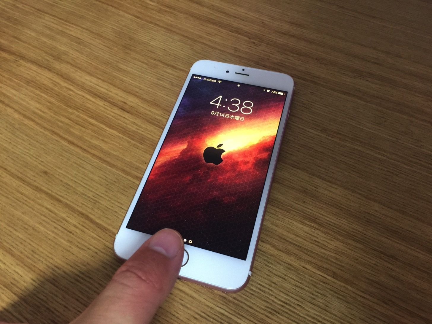 iOS 10のロック解除方法が変わっています。