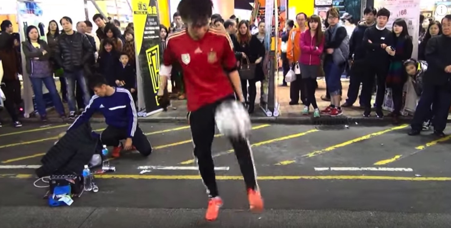 ボールは友だちを超えている!香港の神業的リフティングテクニックがヤバイ。