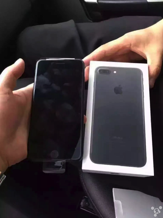 Iphone 7 2 jet black color olus