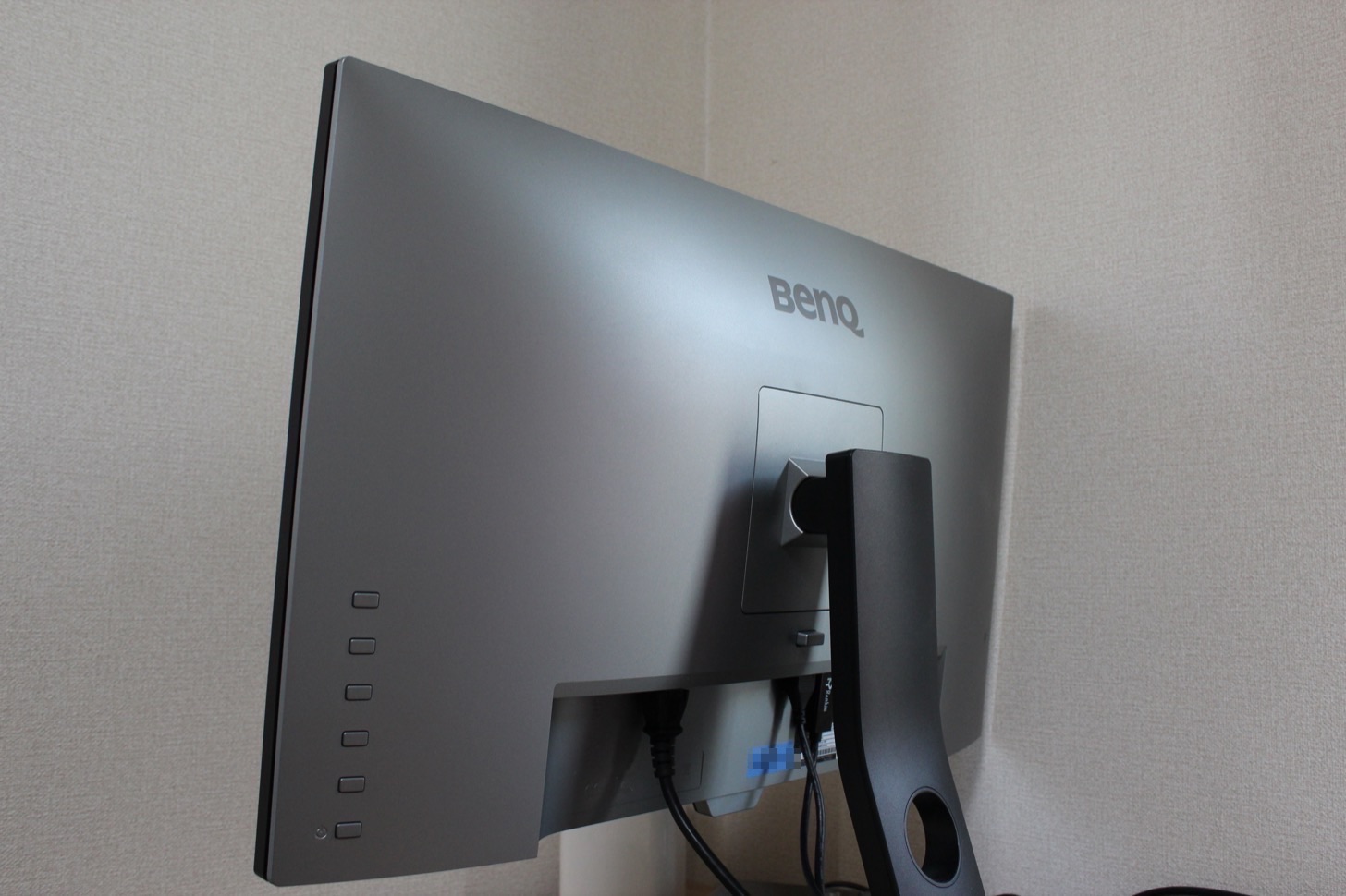 Benq ew2770qzの背面