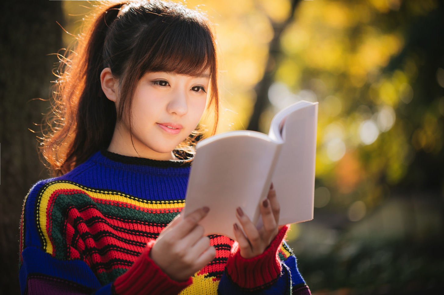 本を読む女の子