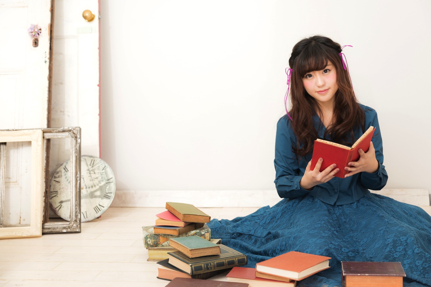 本を読む女子。