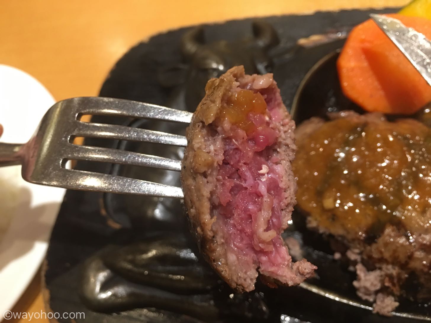 げんこつハンバーグの中身はちょーレア