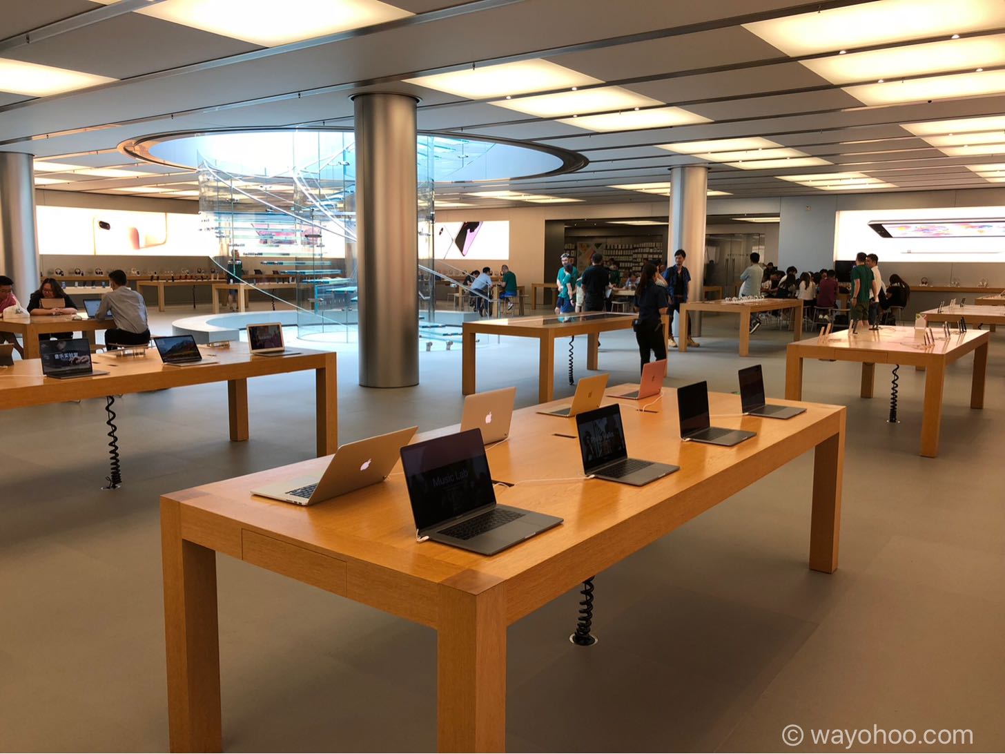 Apple Store上海の店内