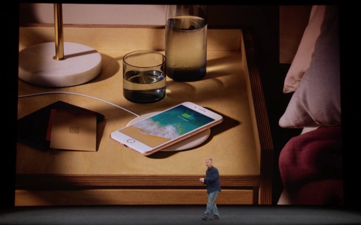 iPhone8はワイヤレス充電が可能に