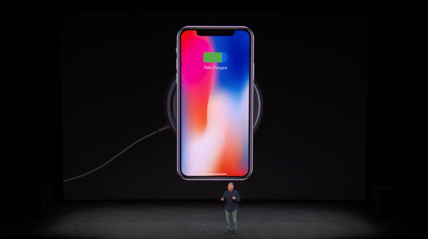 iPhone Xのワイヤレス充電。