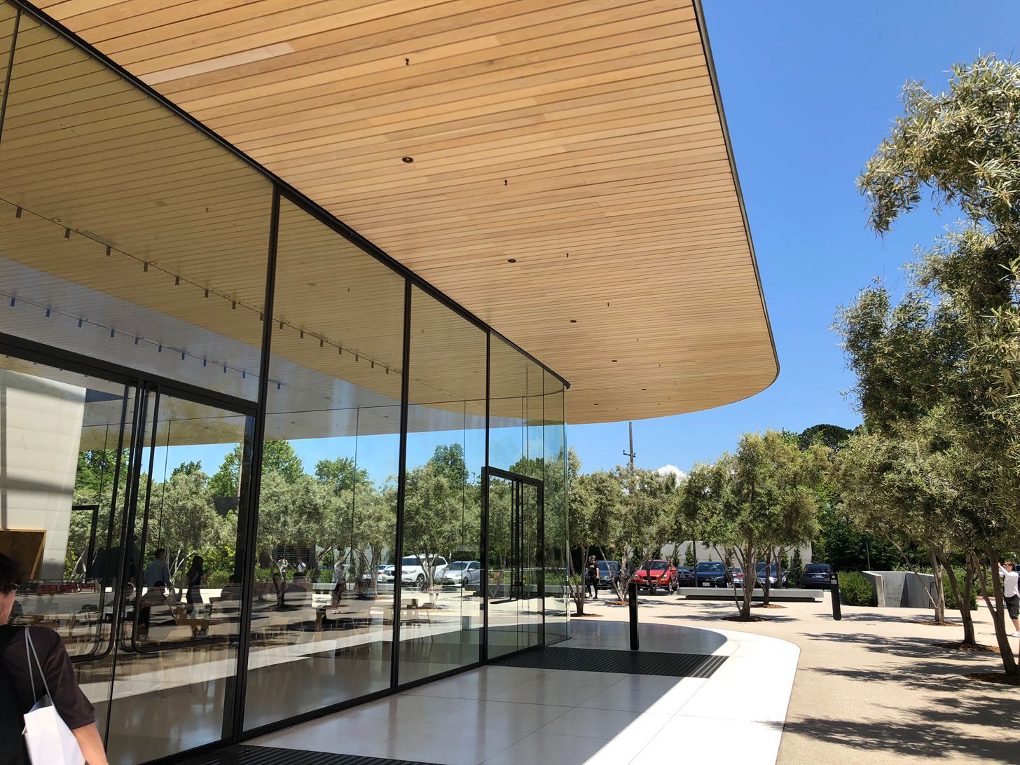Apple Parkビジターセンターの外観