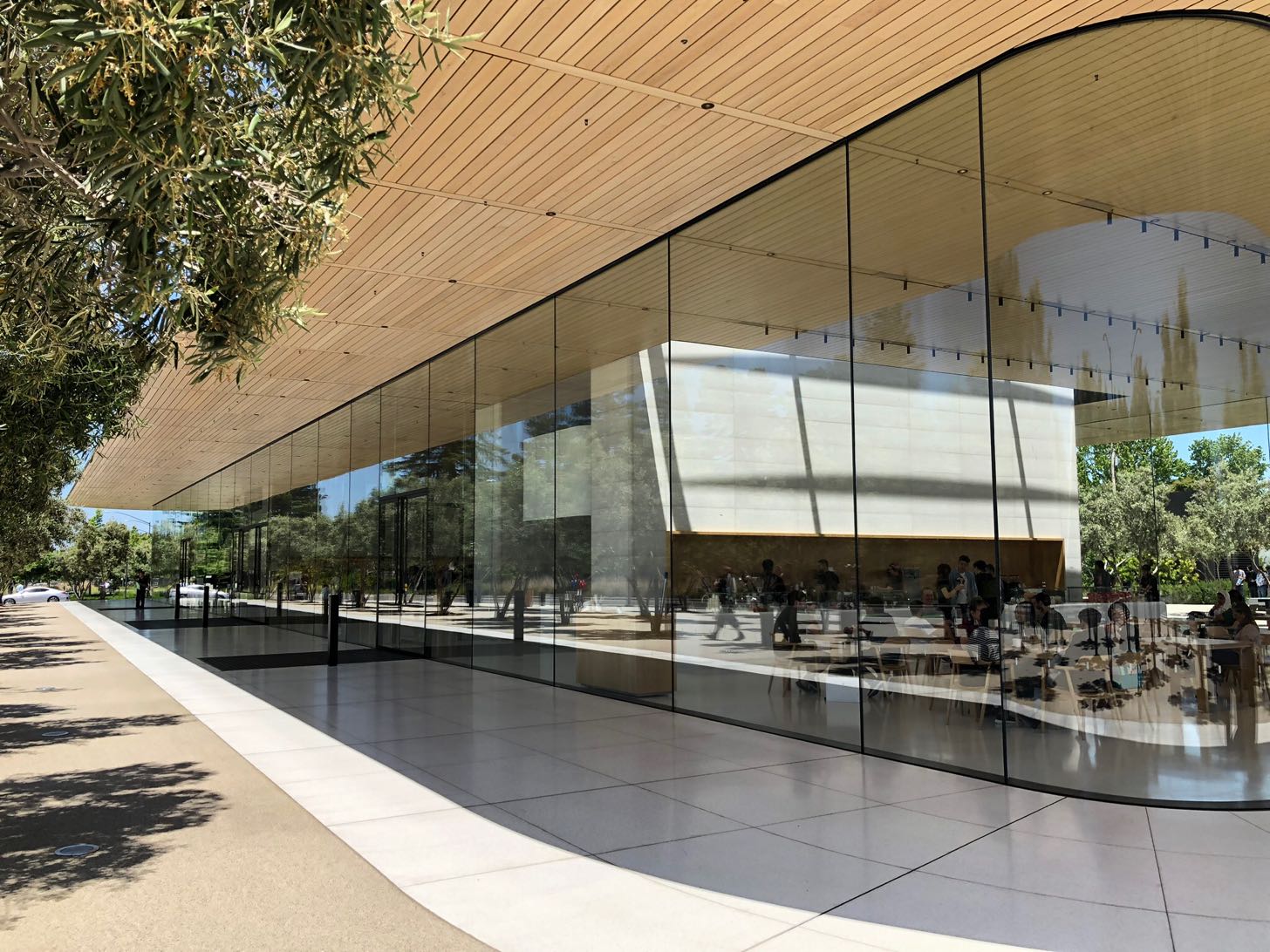 Apple Parkビジターセンターの外観
