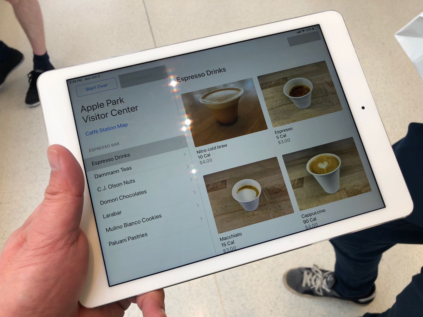 Apple Parkビジターセンターのカフェテリアのメニュー